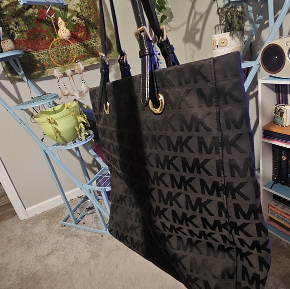 Michael Kors black logo canvas tote - Picture 2 of 6